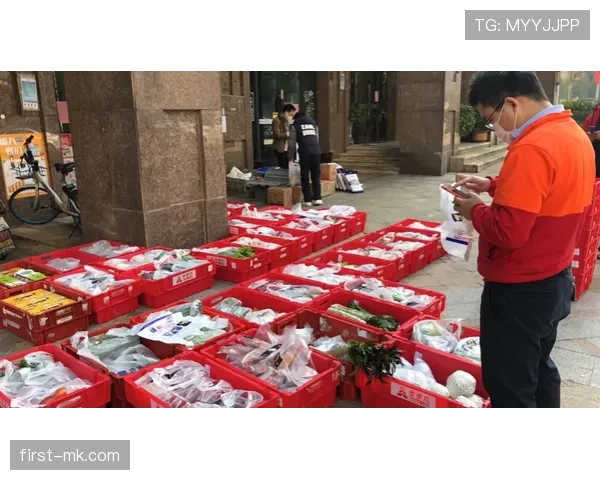 菜市场看到谌利军拎着名牌袋子买菜,阿姨们都愣住 菜市场看到谌利军拎着名牌袋子买菜,阿姨们都愣住